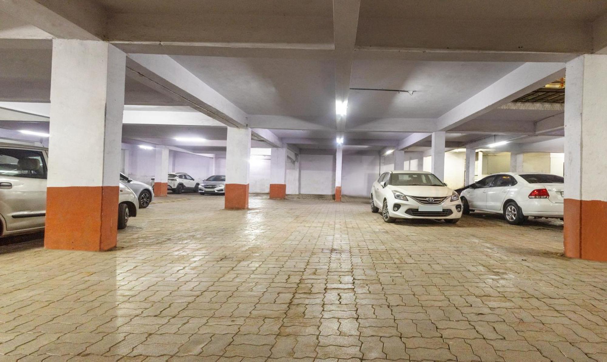 Itsy Hotels Signature, Nehru Nagar Αχμπανταμπάντ Εξωτερικό φωτογραφία